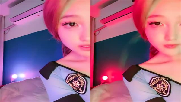 黑丝苗条美乳骚妹淫声浪语挑逗互动，近拍掰穴玩弄粉嫩蜜穴道具 海报