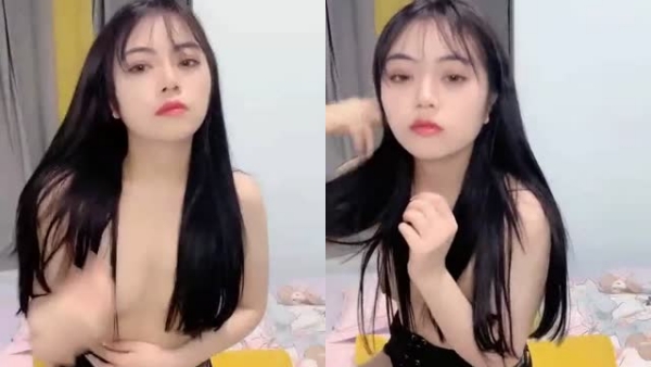黑丝骚货浪叫自慰 揉奶抠穴玩道具 淫语挑逗让你硬 海报