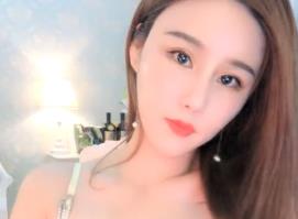 清纯妹子真空自慰实录！短裙扭腰蜜桃臀若隐若现 骑坐按摩棒高速抽插喷水失禁 海报