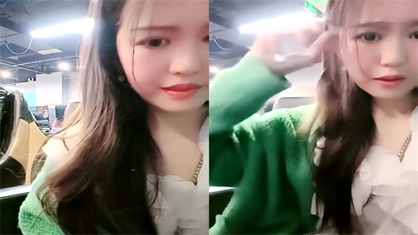 高跟苗条贫乳马尾骚女近拍自慰抠逼，浪叫淫语互动撩人！ 海报