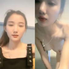 姐姐直播洗澡前自慰高潮，湿身诱惑赚外快福利！ 海报