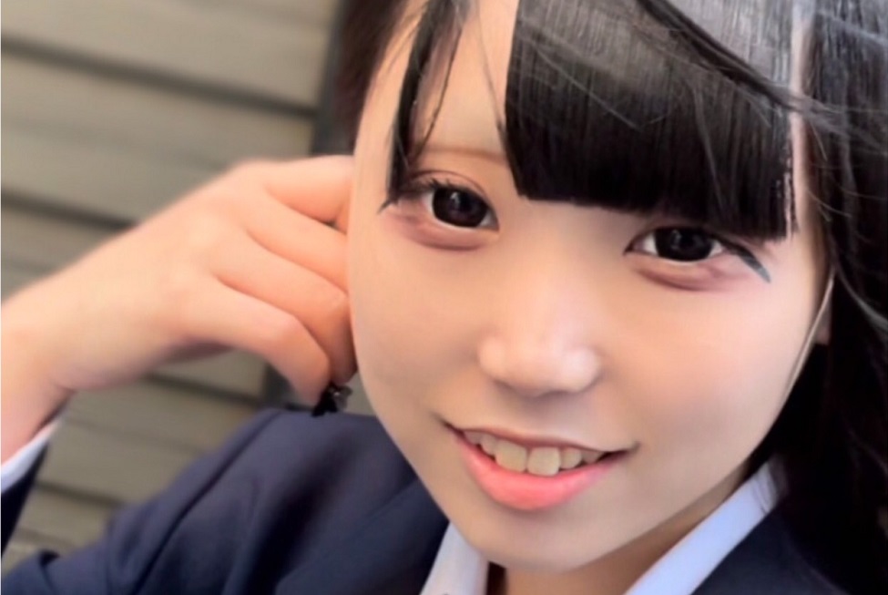 FC2PPV 4077629 【無】男心をくすぐるｲﾓｵﾄ系地下アイドルくれはちゃん！！美マンで美尻で18歳♪下校途中のフレッシュJ○に大量種付け！！ 海报