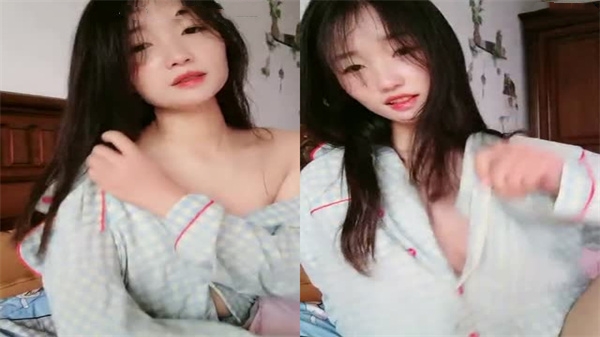 肤白苗条骚妹淫声浪语挑逗互动，骑假屌自慰高潮不断 海报