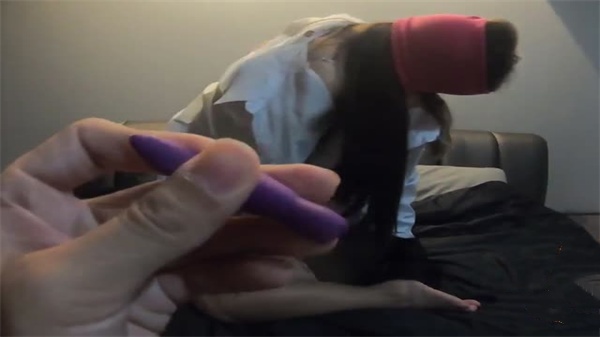 猛男性福生活实录：各色嫩妹母狗群交淫乱激情大冒险 海报