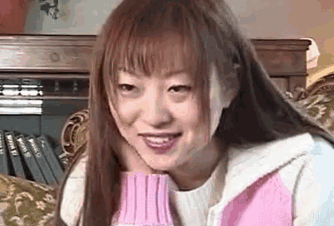 红发亚洲荡妇首次享受疯狂的狗兽交 海报