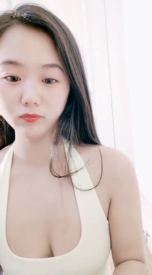 清秀新人妹纸小背心丁字裤玩诱惑！撩衣露奶扭腰揉乳，掰开多毛骚穴拍打特写，紧致小逼湿漉漉！ 海报