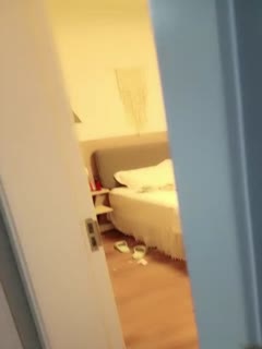 骚姐姐观战妹妹的性福生活，掰开骚逼给小哥舔，口交大鸡巴舔蛋蛋 海报