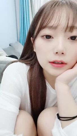初恋の清纯女友浴室湿身诱惑｜半褪内裤娇喘湿臀坐马桶 跳蛋震动蜜穴 纯欲蜜桃臀颤动实录 海报