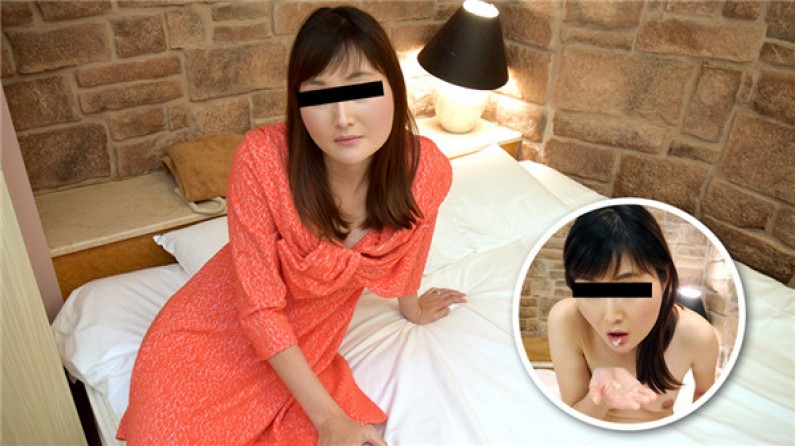 032820_276-PACO パコパコママ 032820_276 ごっくんする人妻たち105 ～モデル並みのスレンダー美人～鹿取やすえ 海报