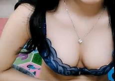 白皙美乳耳环妹情趣道具自慰！全裸震动棒狂插，高颜值黑森林超茂密，极致诱惑别错过！ 海报