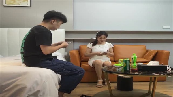 万众粉丝翘首以盼：良家少妇的激情诱惑首秀 海报