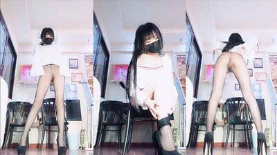 小美女长腿黑丝. 海报