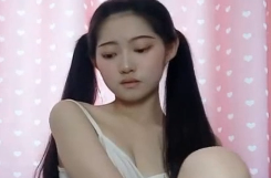 清纯萝莉小嫩妹直播求父爱！收费私密秀展现极品苗条身材，等你来抱！ 海报