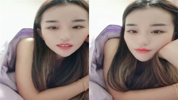 肤白苗条美女口活挑逗男友，骑乘上位激情狂操 海报