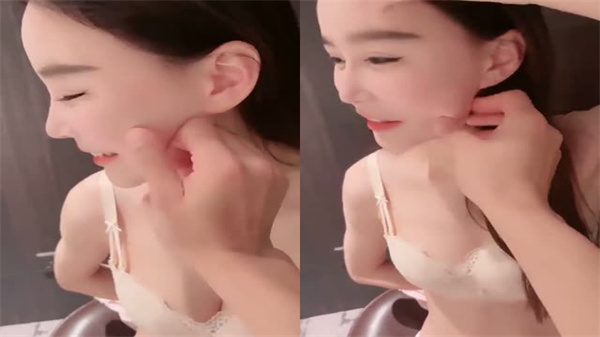 白皙苗条巨乳小姐姐遭狼友激情抽插 海报