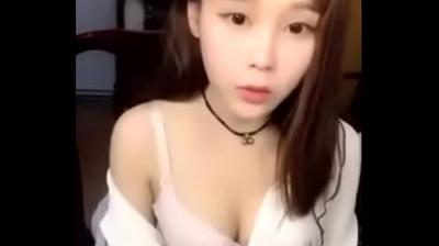 KIKI第三弹！清纯萌妹透肤开档黑丝自慰到潮喷 极品反差婊蜜汁四溅 海报