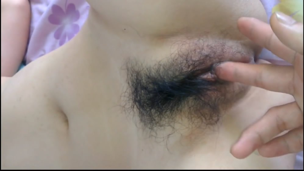 90后热恋情侣白天出租屋激情抽插，清纯女友巨乳晃荡奶香四溢！ 海报