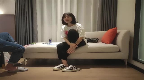 乖乖妹脱衣露纹身，后入猛干高潮表情一览无遗 海报
