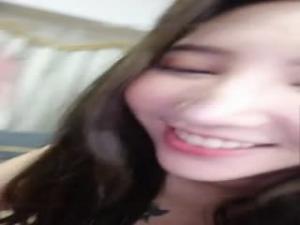 KK美女直播乱伦，玩自己的弟弟. 海报