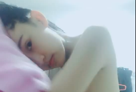 颜值不错嫩妹子洗澡出来漏逼小秀_逼逼毛毛比较多很是诱惑不要错过. 海报